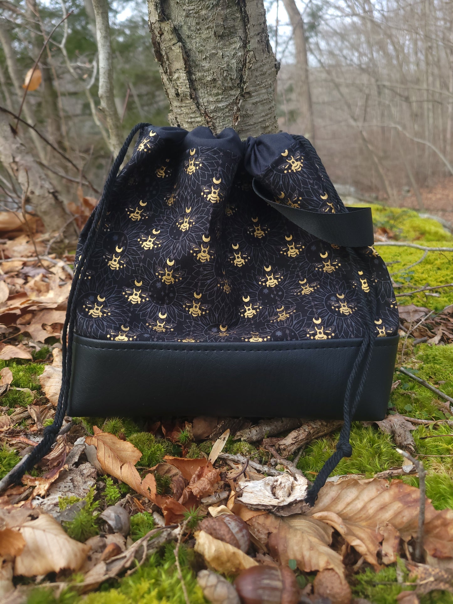 Golden bees Drawstring Bag