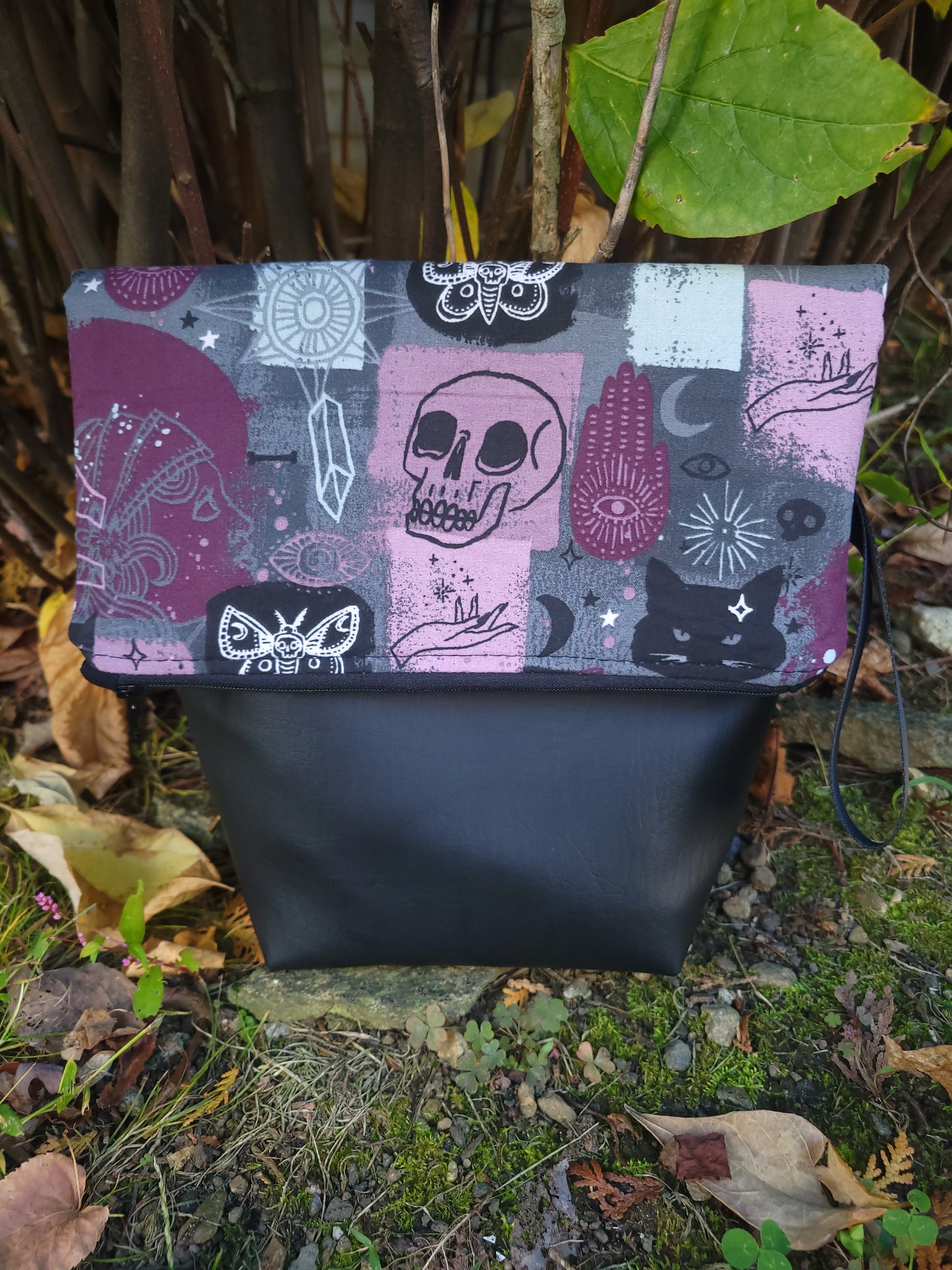 Skulls and Blacks cats Fold-over bag