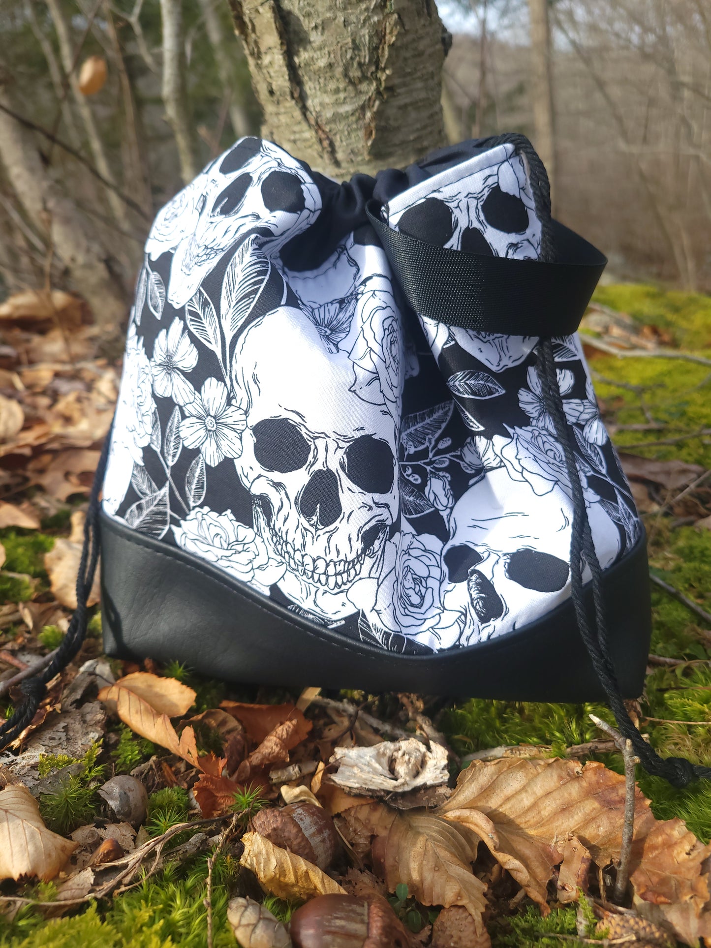 Skulls and Roses Drawstring Bag